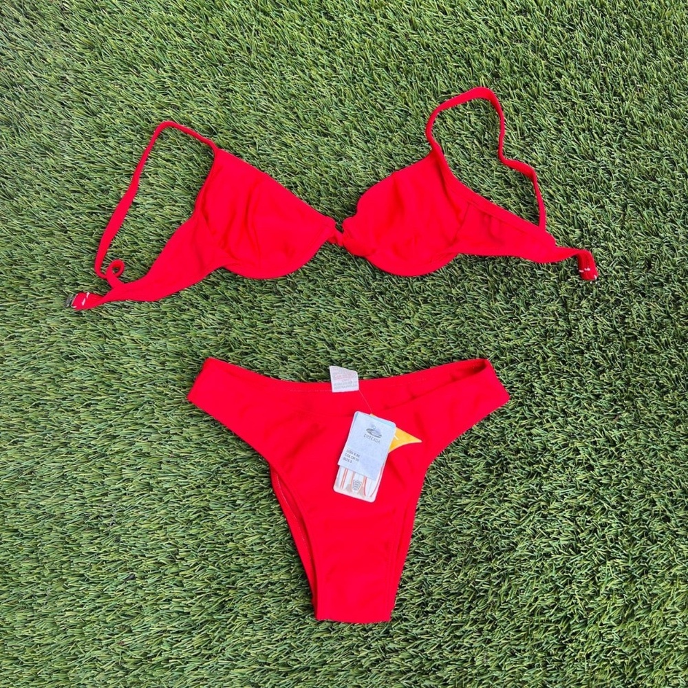 Bra Style Fixed Top with Fixed Mid-Scoop Bottom